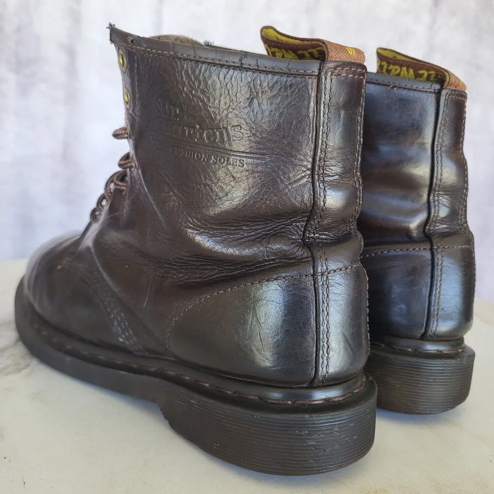Dr. Martens 11822 Size 9 Men's Combat Biker Boots Brown Distressed